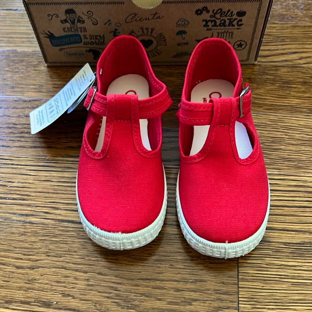 NWT Cienta t strap snap shoes